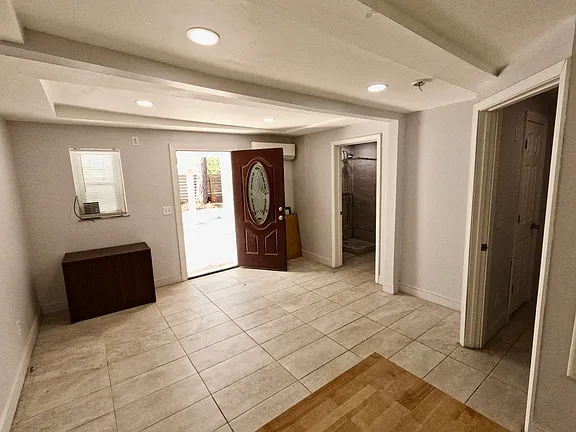 606 18th Ave N #D - Photo 3 of 8