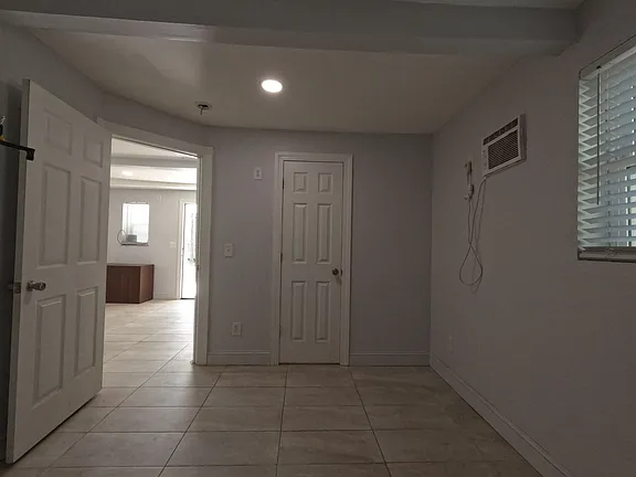 606 18th Ave N #D - Photo 5 of 8