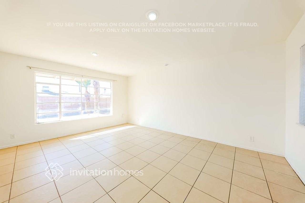 4147 W Tuckey Ln - Photo 3 of 17