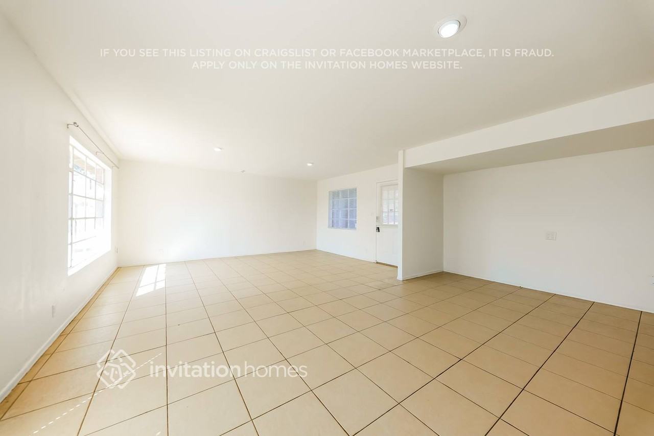 4147 W Tuckey Ln - Photo 5 of 17