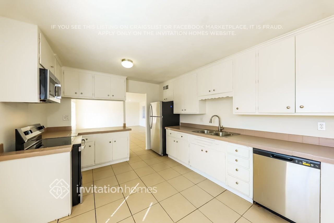 4147 W Tuckey Ln - Photo 7 of 17