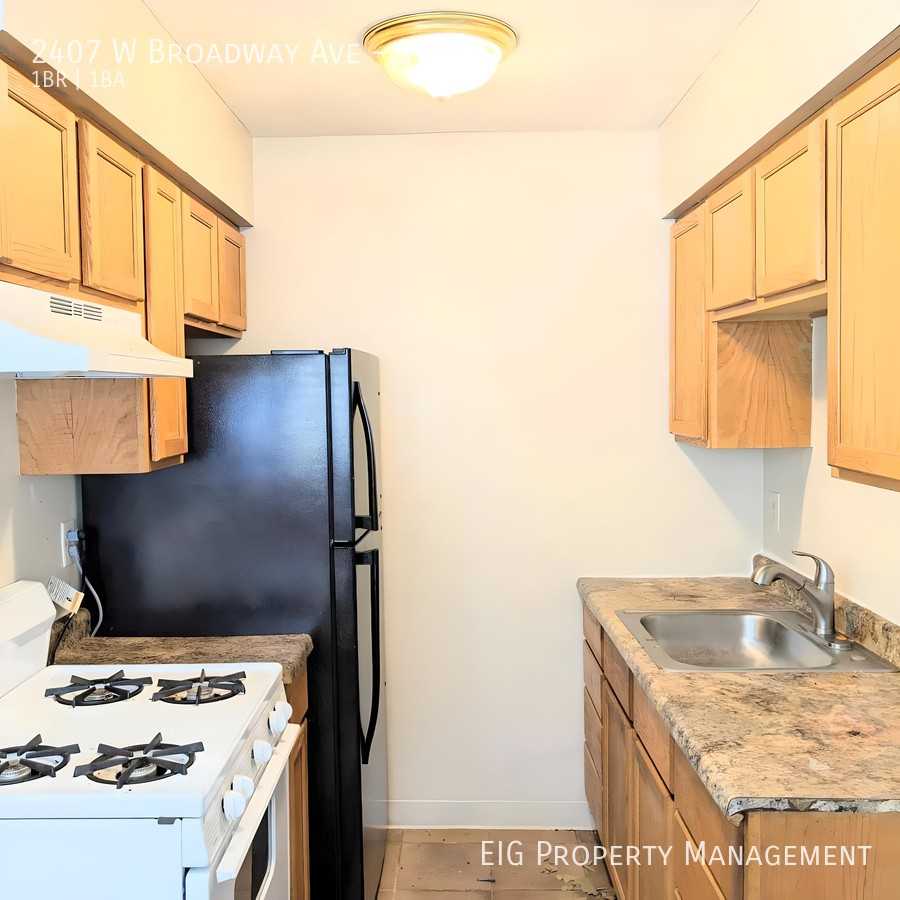 Broadway 2407 - Photo 2 of 14