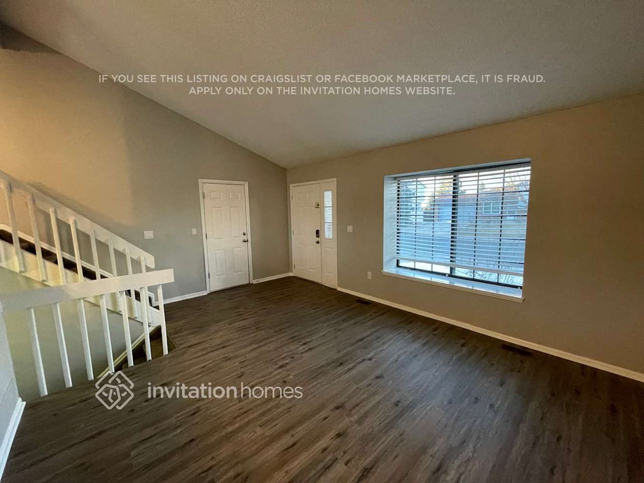 18856 E Utah Cir - Photo 2 of 7