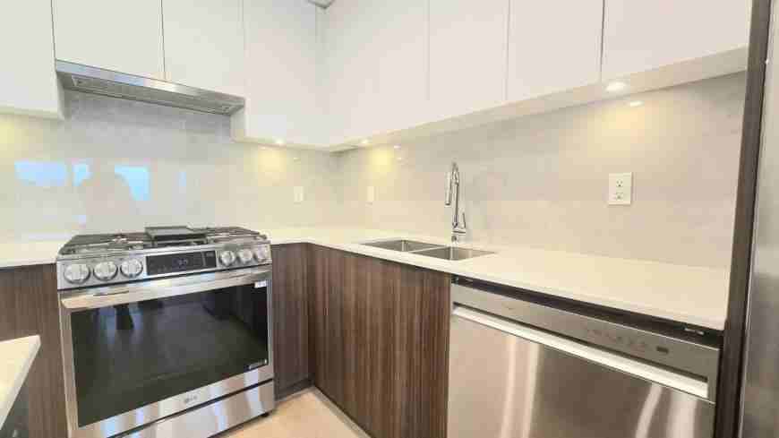 7980 206a St - Photo 3 of 10