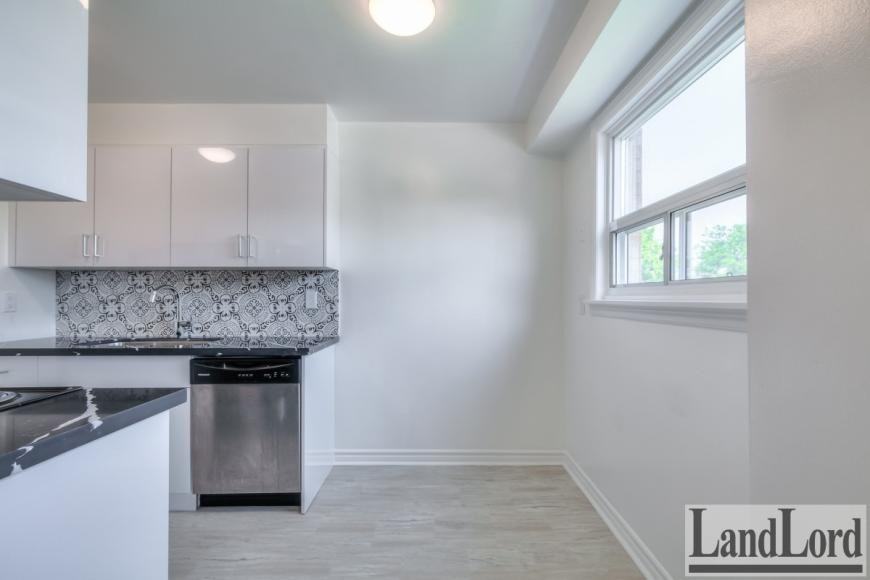 2830 Midland Ave - Photo 4 of 10