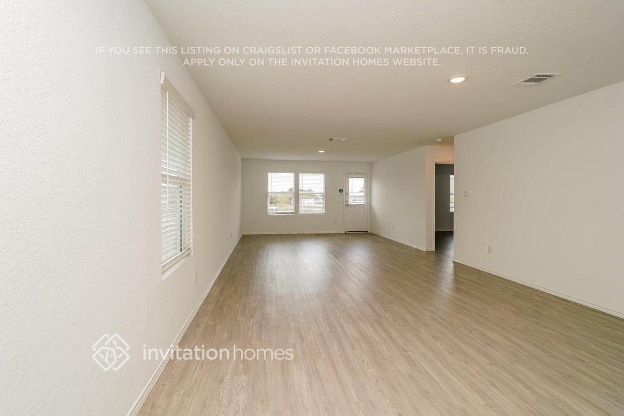 218 Hollywood Dr - Photo 4 of 17