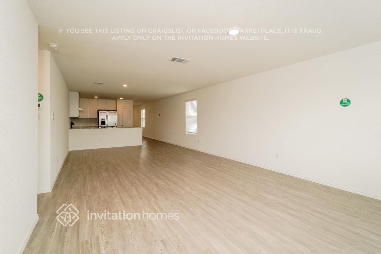 218 Hollywood Dr - Photo 6 of 17