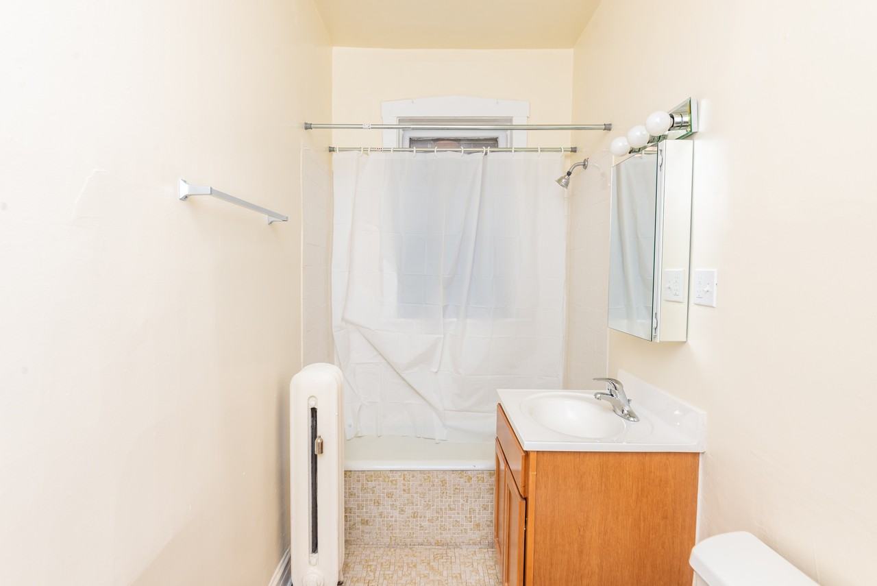 2480 N Lincoln Ave #3 - Photo 6 of 15