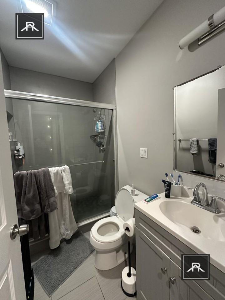 42 Long Ave - Photo 2 of 10