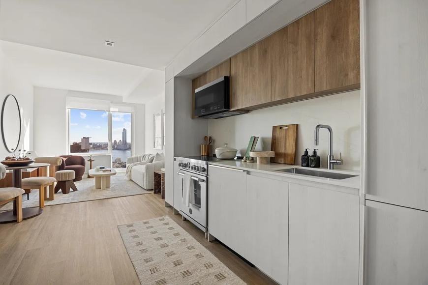 644 E 14th St - Photo 3 of 10