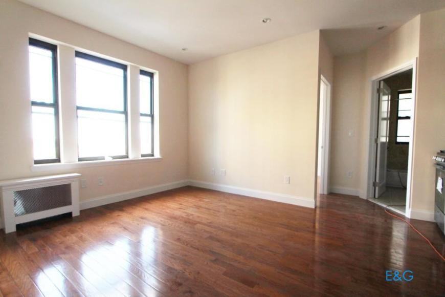 390 Wadsworth Ave - Photo 3 of 7