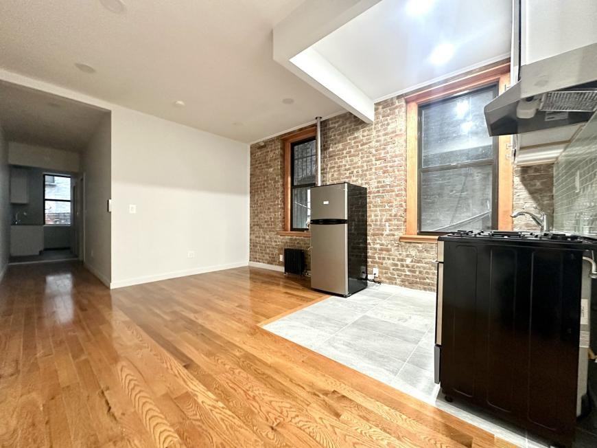 3135 Broadway - Photo 2 of 10