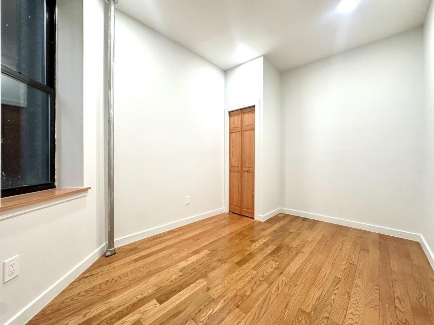 3135 Broadway - Photo 7 of 10