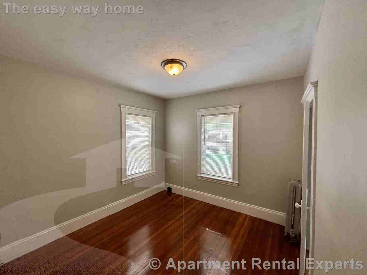 156 Middlesex Ave - Photo 2 of 10