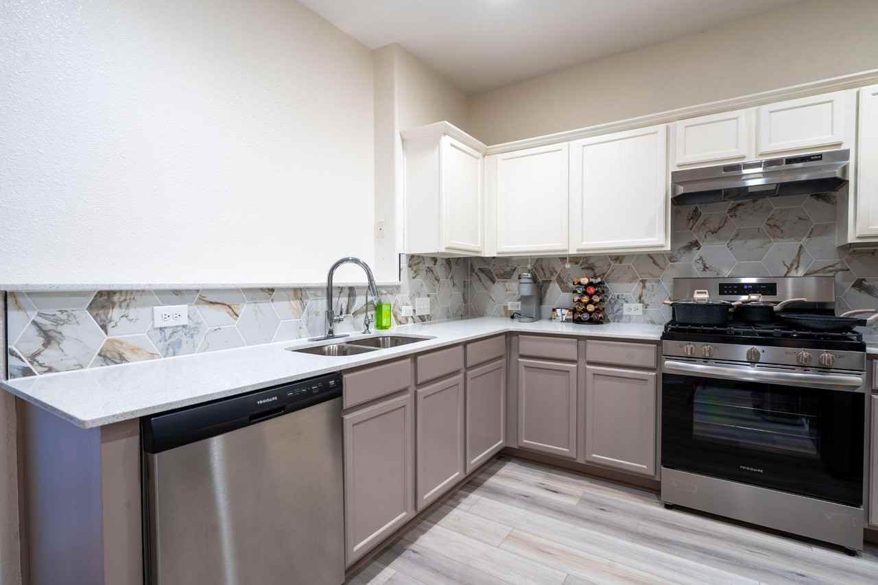 Short Springs Dr - Photo 2 of 29