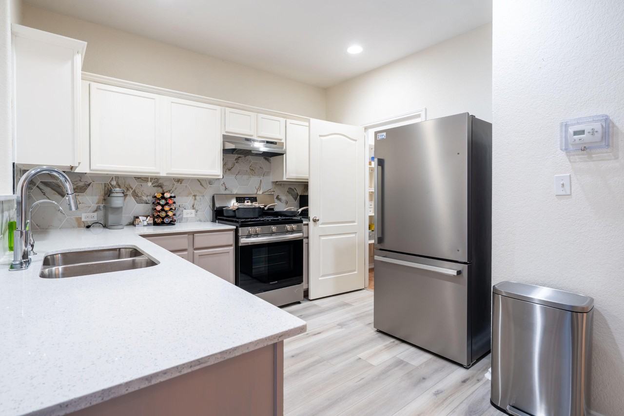 Short Springs Dr - Photo 3 of 29