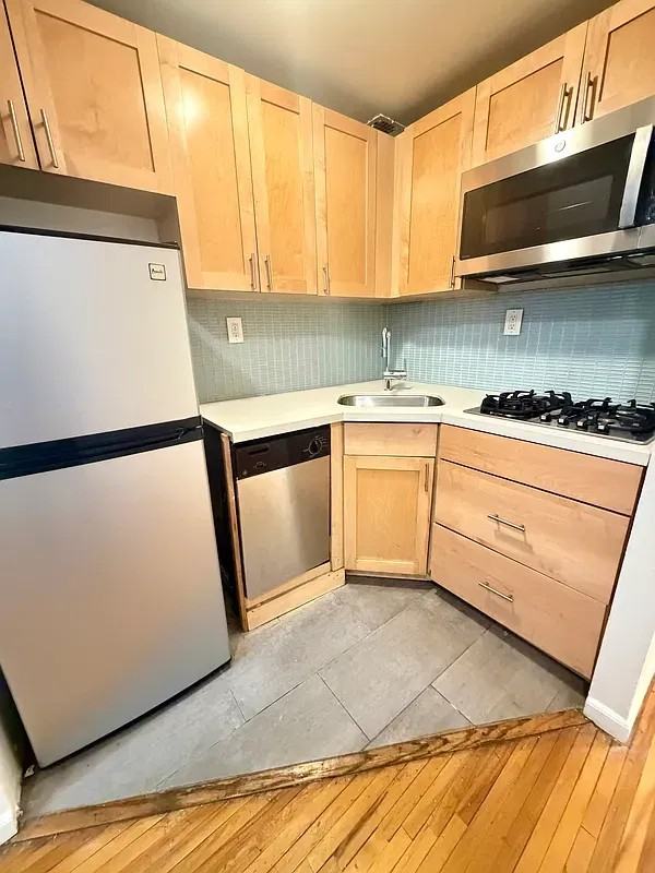 40 E 12th St #1B - Photo 6 of 7