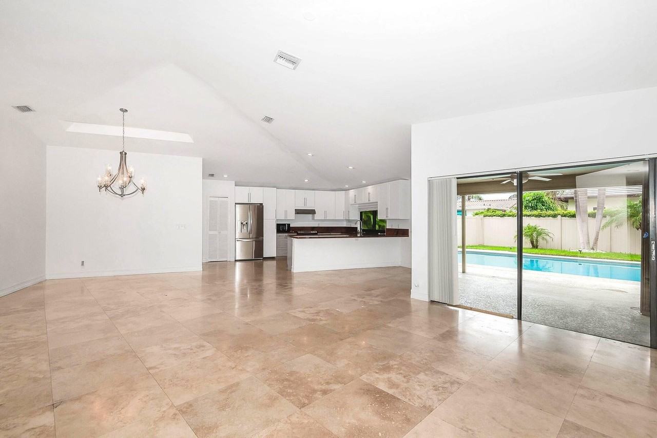 Ne 26th St - Photo 2 of 7