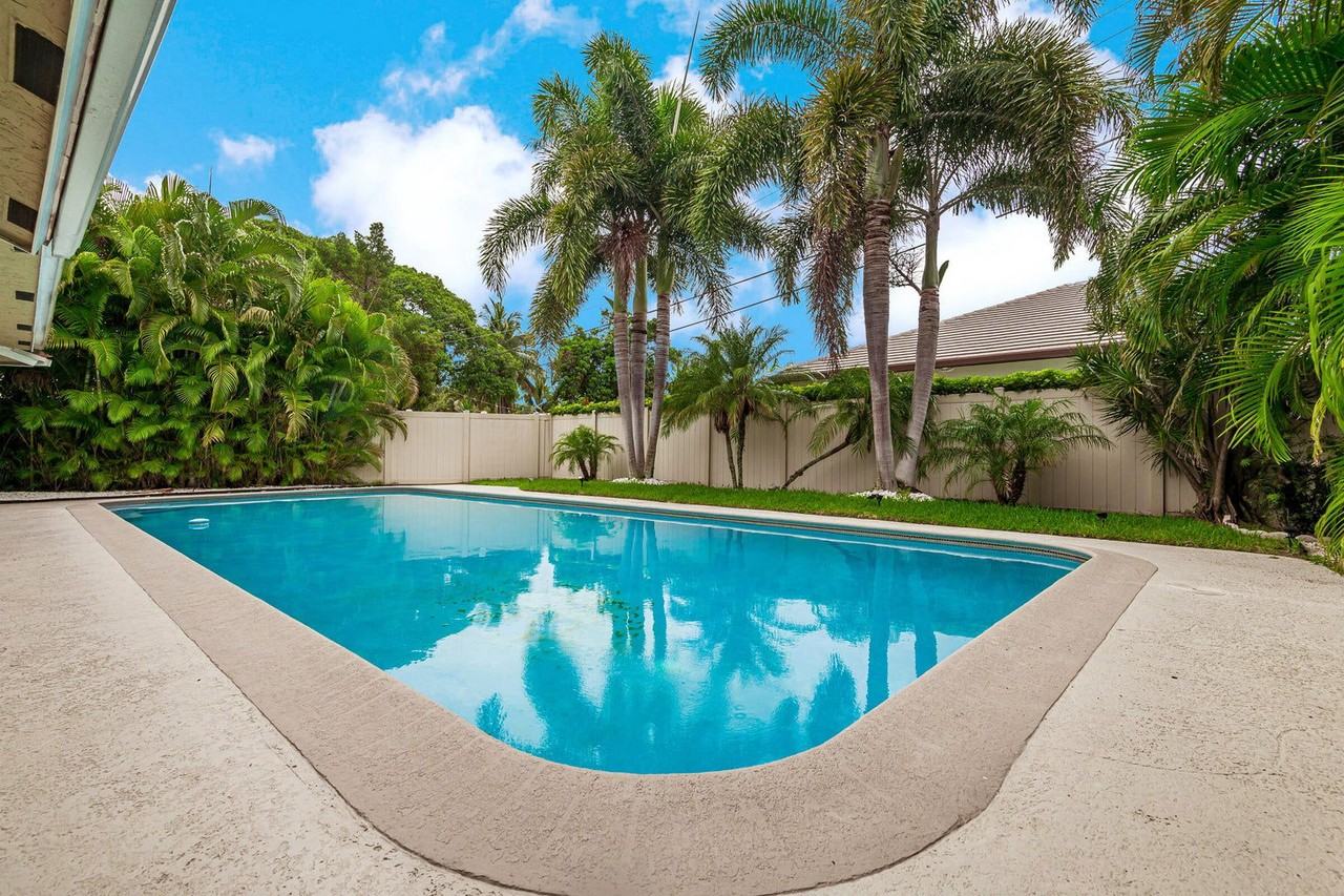 Ne 26th St - Photo 5 of 7