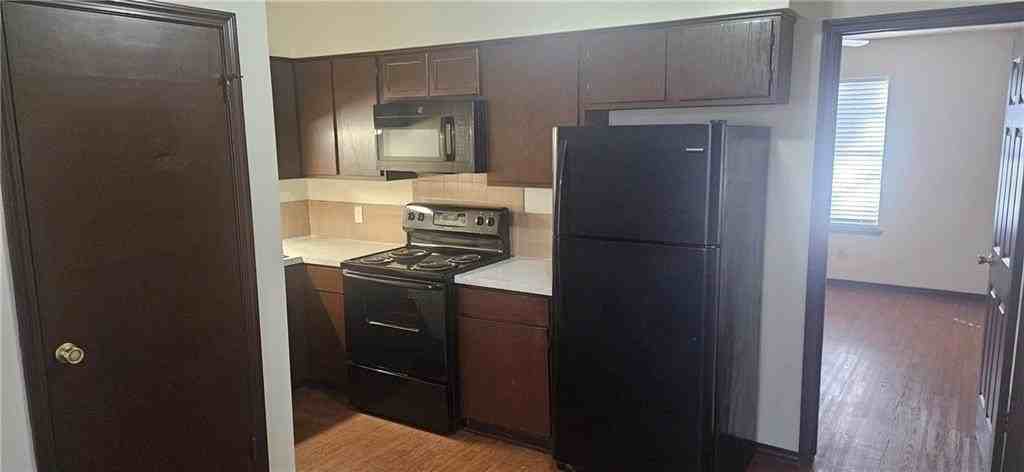 632 N Whitham Ave #4 - Photo 3 of 11