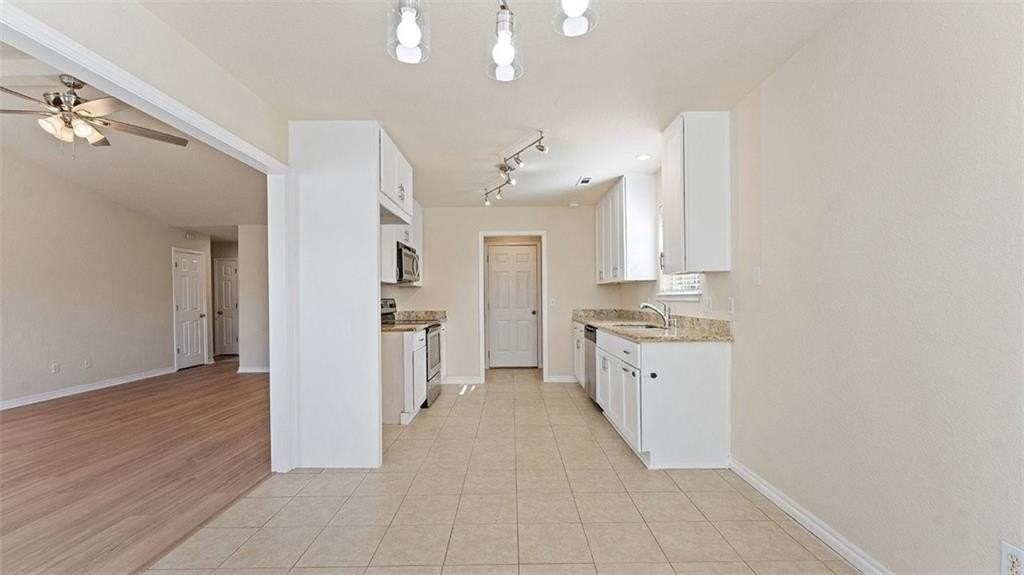 829 S Liberty Dr - Photo 6 of 20