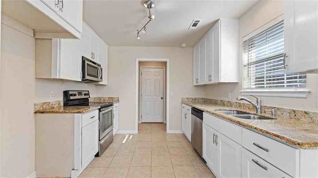 829 S Liberty Dr - Photo 7 of 20