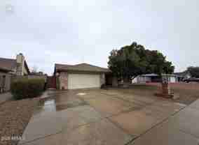 7126 W Sunnyside Dr - Photo 1 of 1