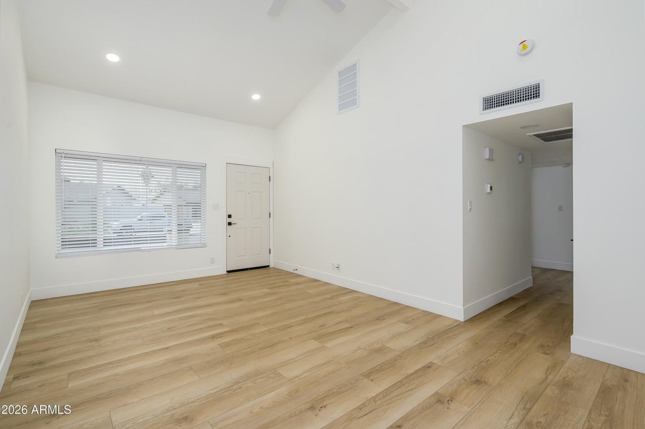 1132 W Laguna Azul Ave - Photo 3 of 17