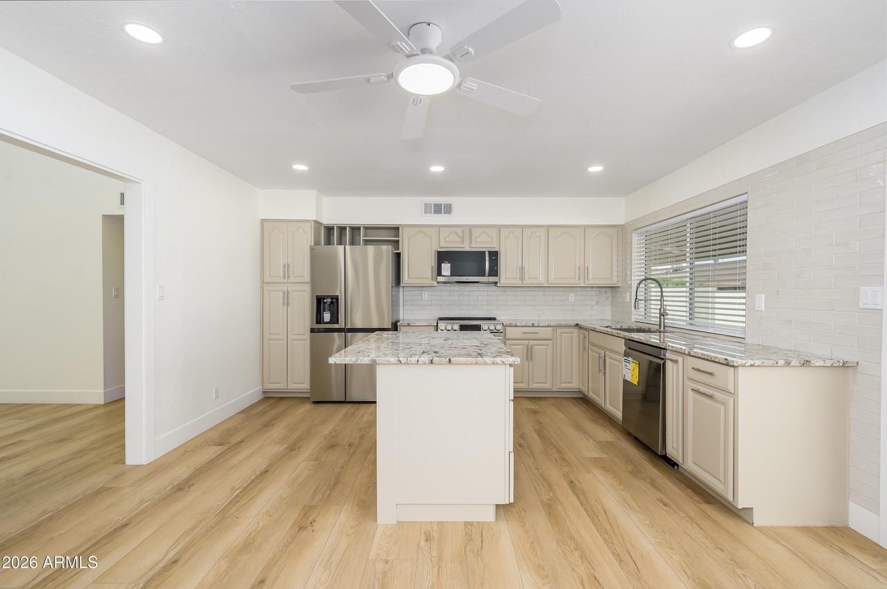 1132 W Laguna Azul Ave - Photo 7 of 17