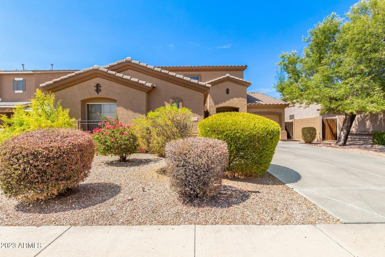 17848 W Summerhaven Dr - Photo 2 of 37