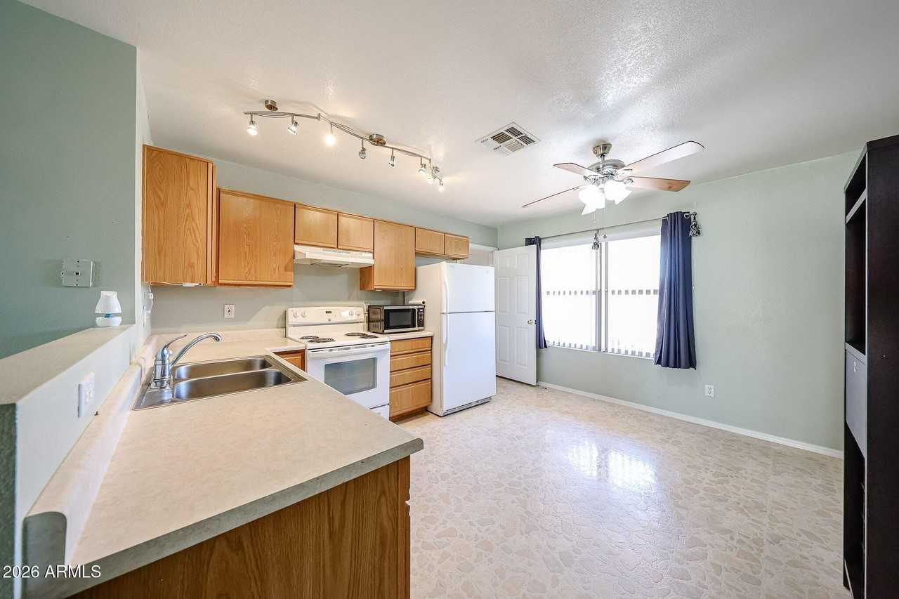 11778 W Columbine Dr - Photo 4 of 28