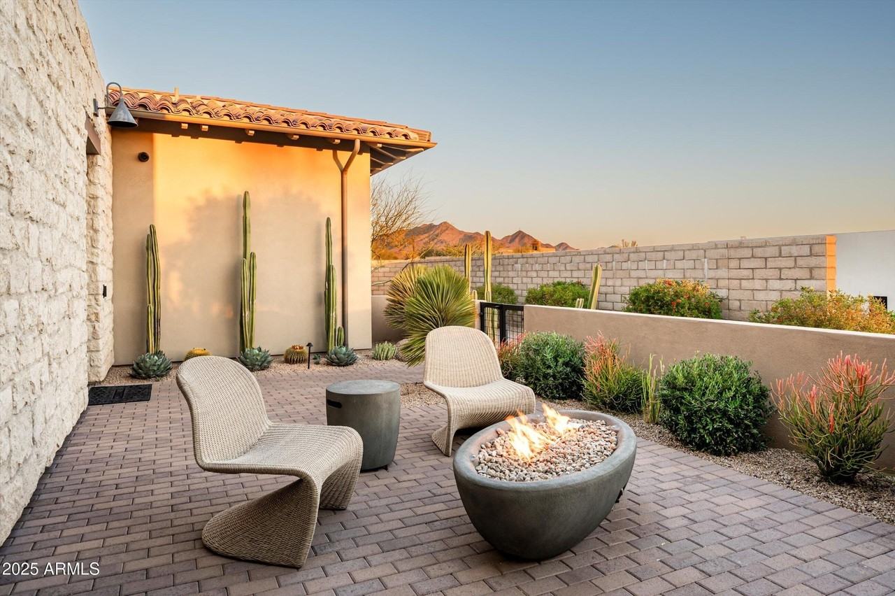 8900 E Sands Dr - Photo 7 of 50