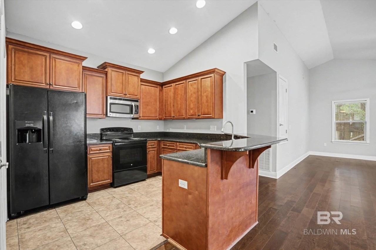 9011 Brookside Ln - Photo 4 of 24