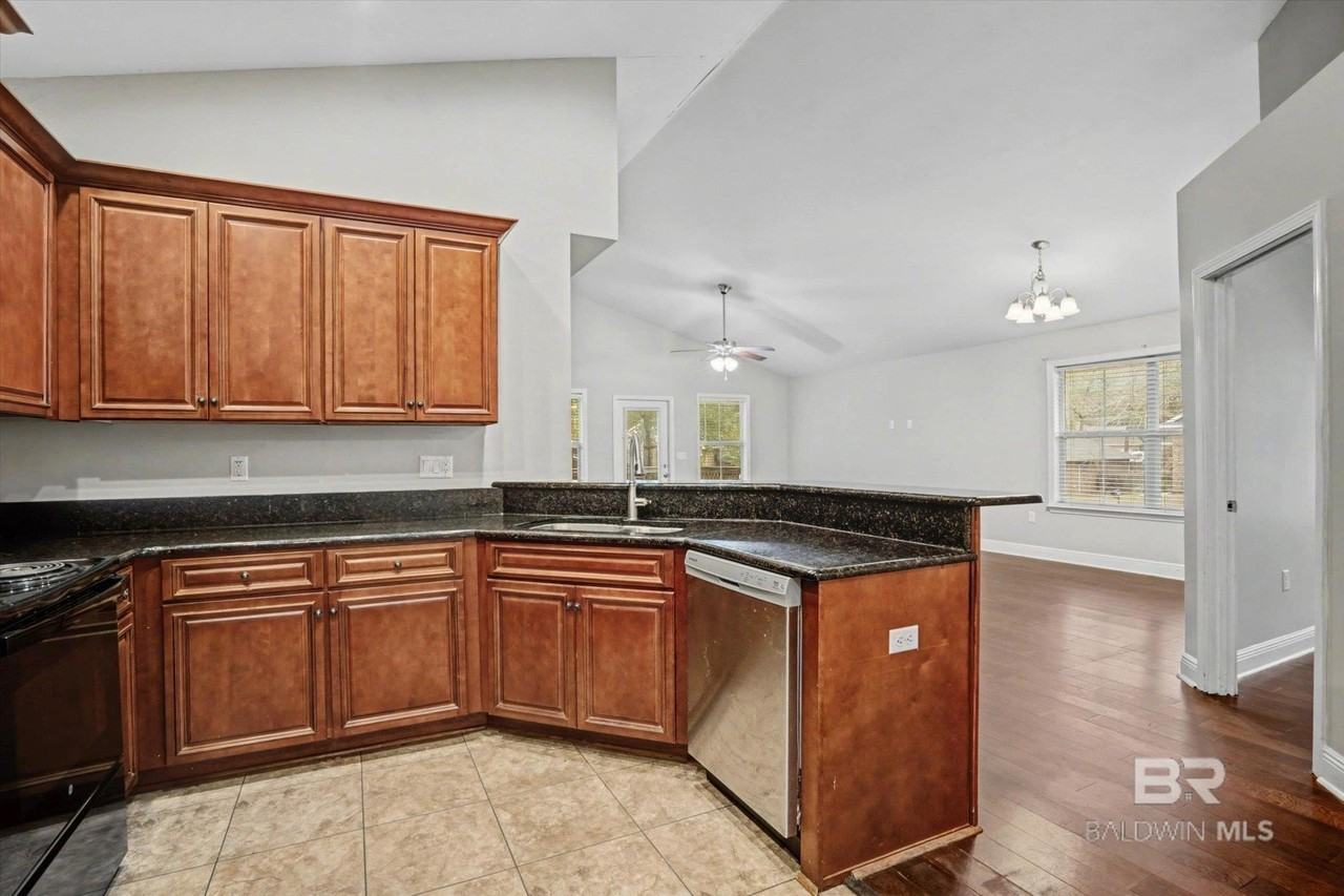 9011 Brookside Ln - Photo 5 of 24