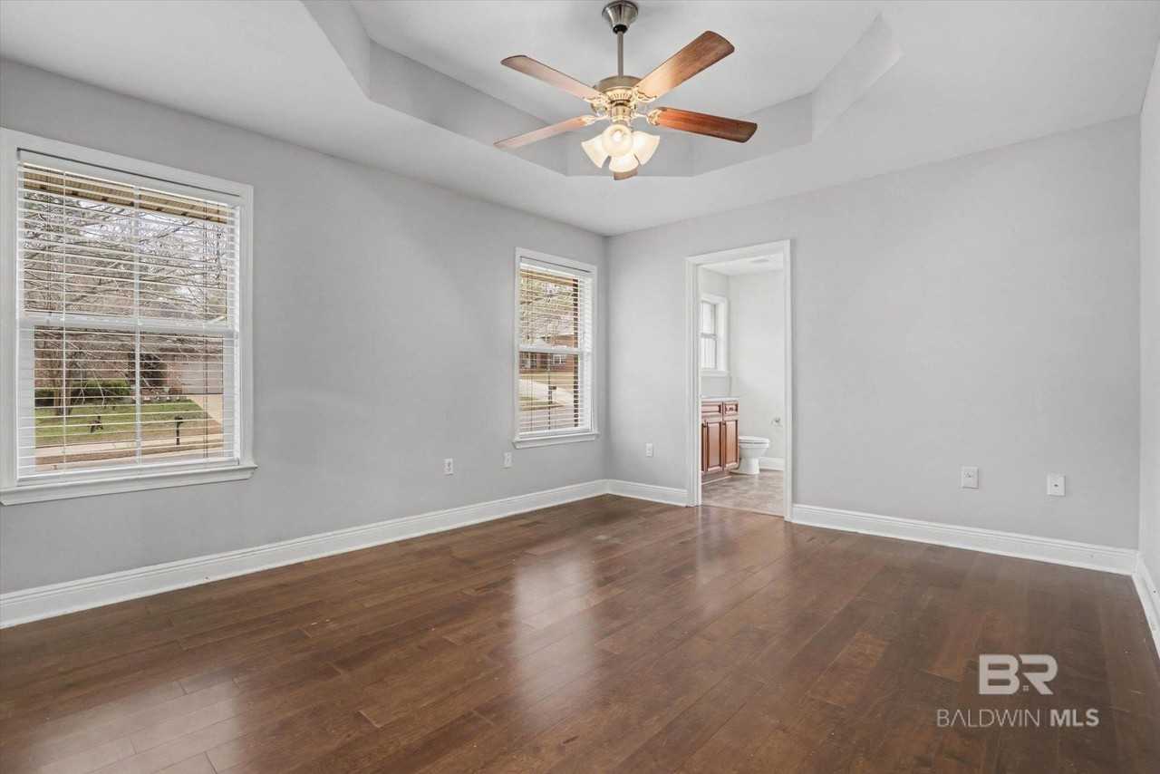 9011 Brookside Ln - Photo 6 of 24