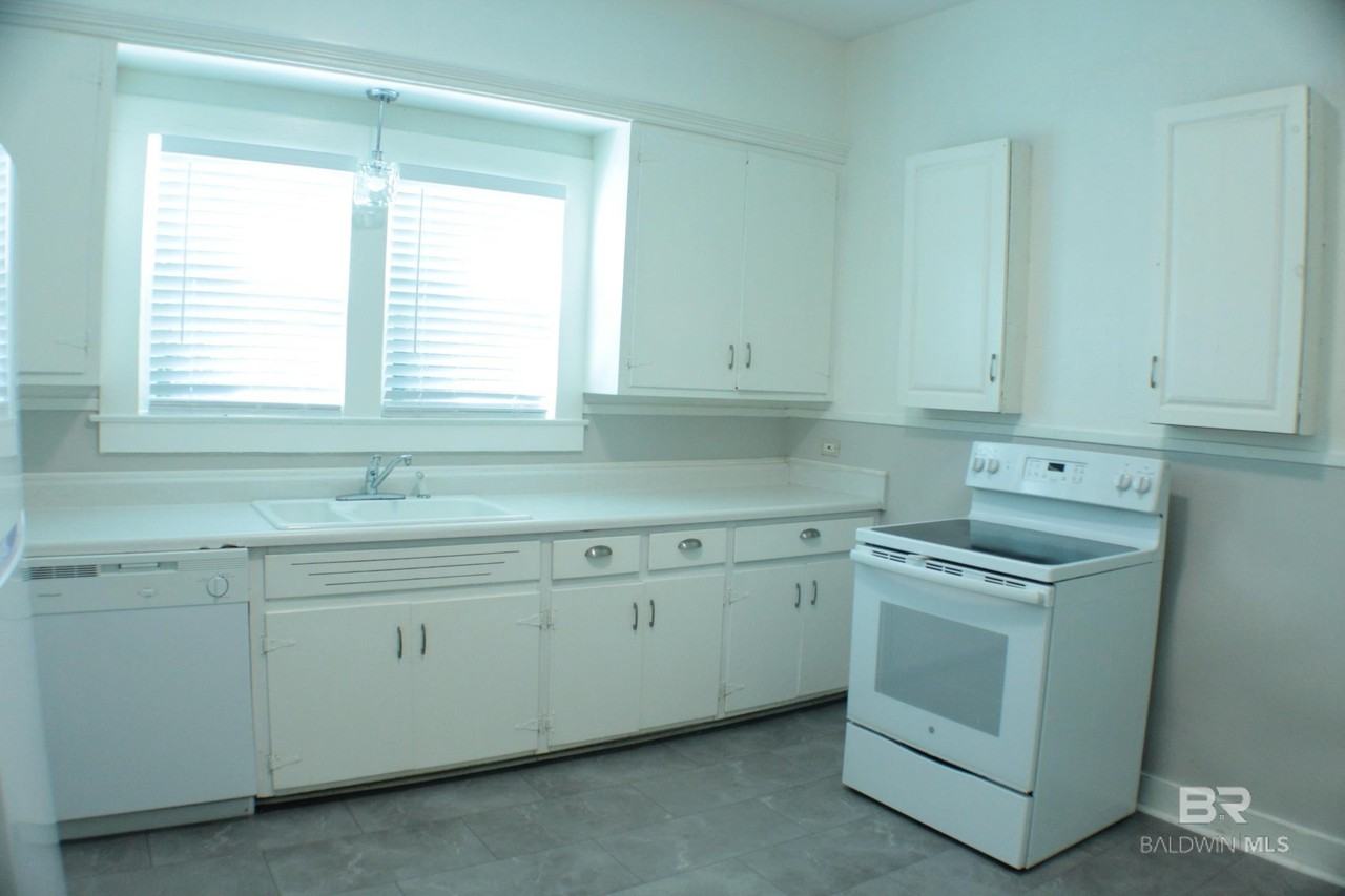 207 Nw 1st St - Photo 7 of 22