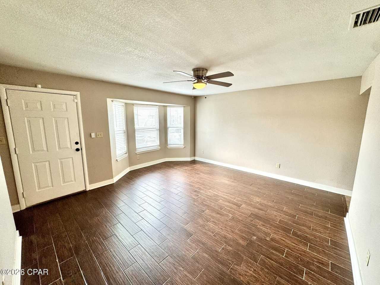 2523 Johnson Dr - Photo 2 of 26