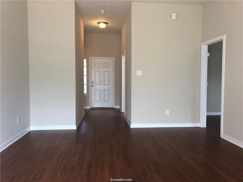 921 Windmeadows Dr - Photo 3 of 19