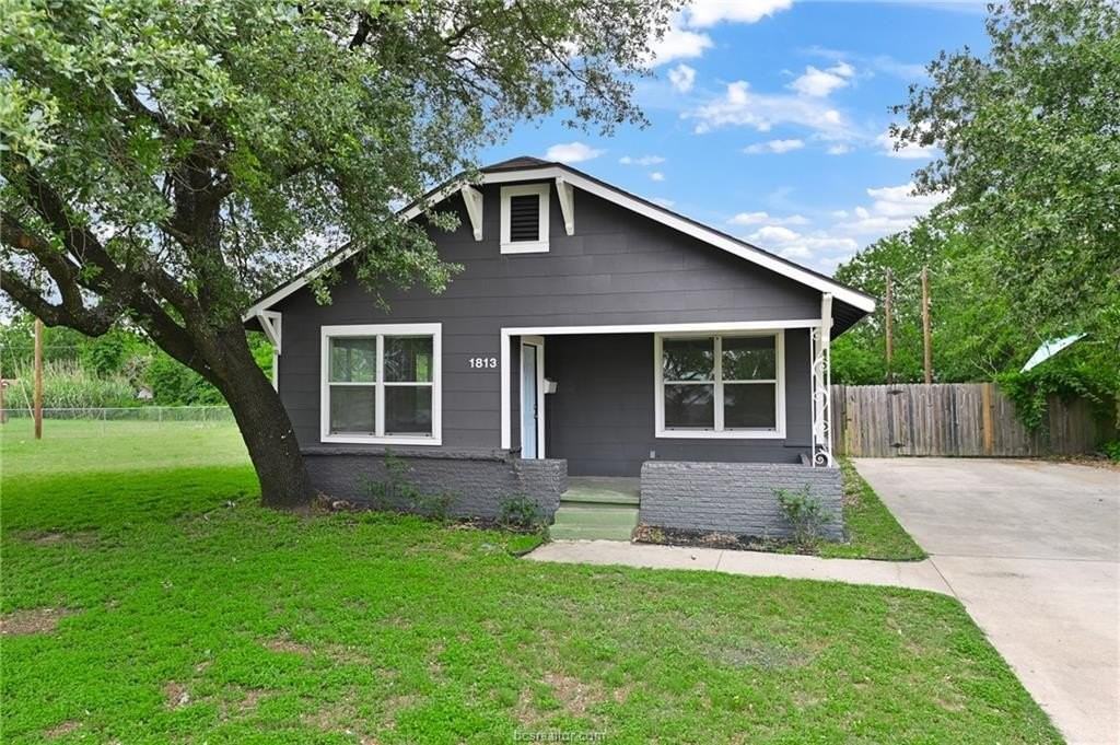 1813 S College Ave - Photo 2 of 17