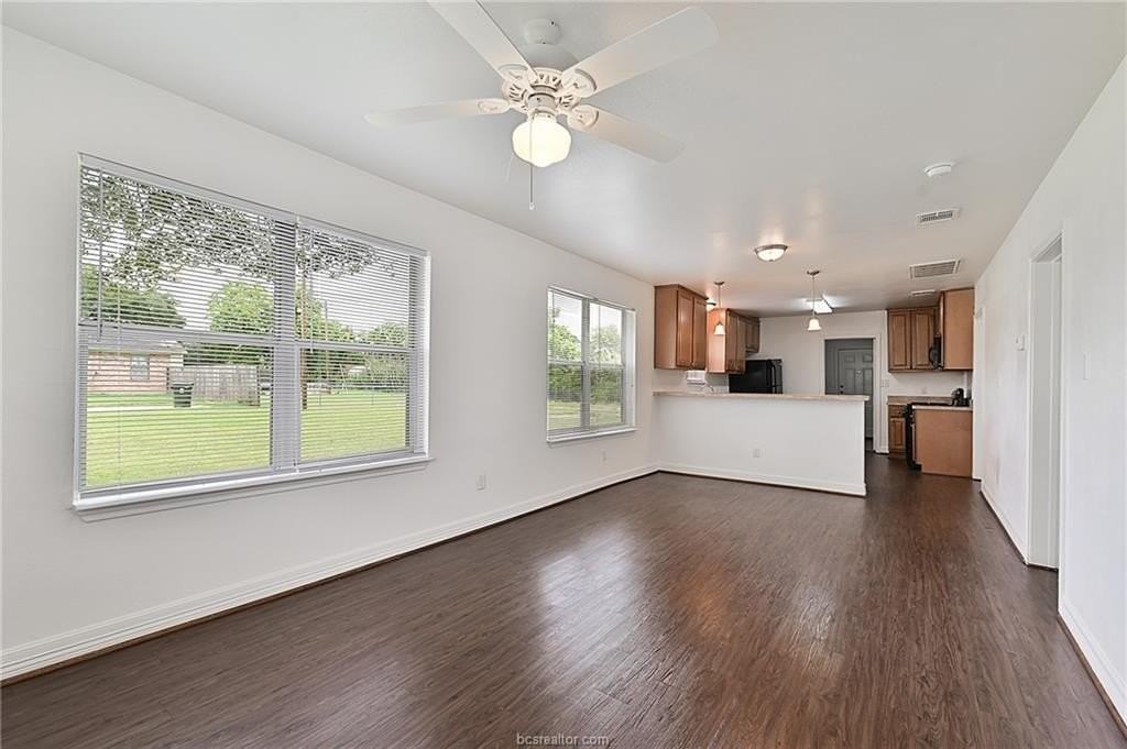 1813 S College Ave - Photo 4 of 17