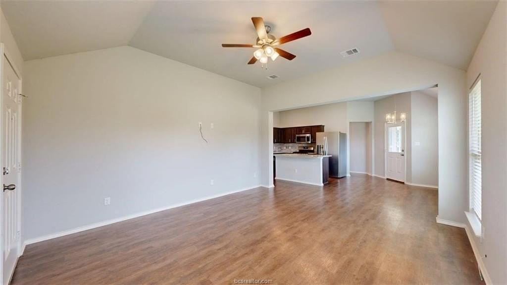 803 Meadow Brook Dr - Photo 4 of 29