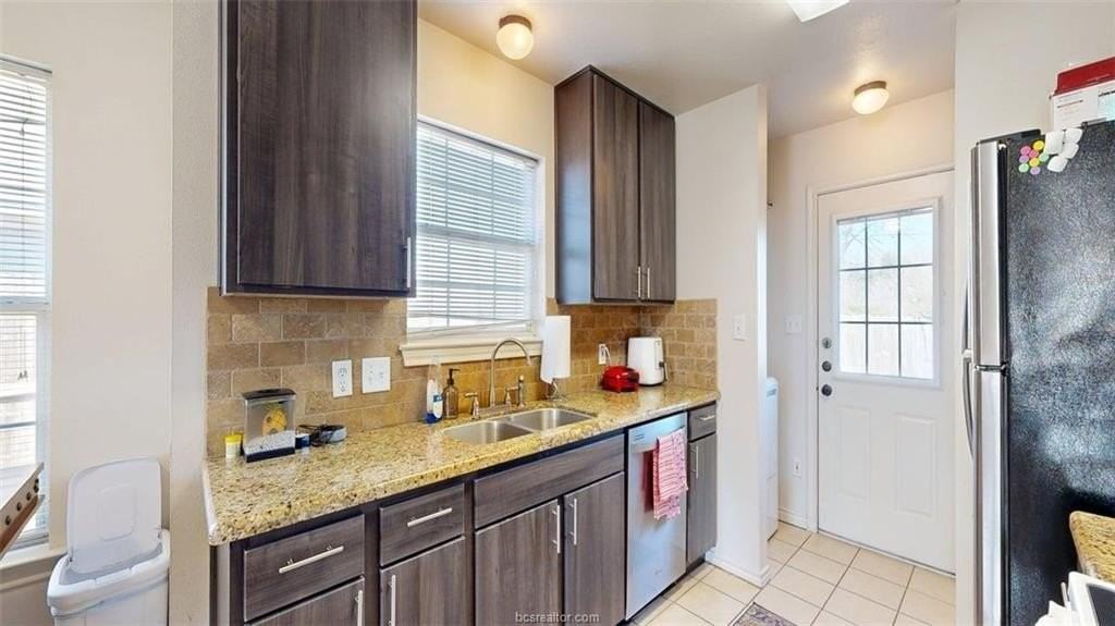 1113 Gridiron Dr - Photo 7 of 22