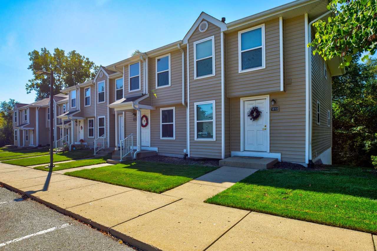 Stonebrook Townhomes I & II - Photo 5 of 24