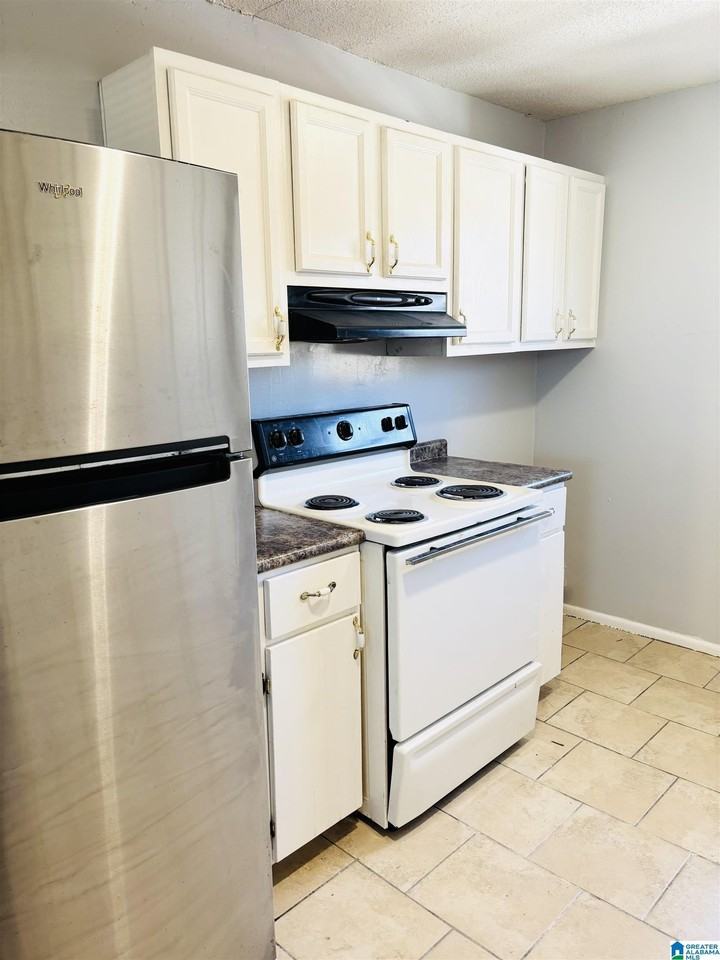 732 Avenue F #F - Photo 4 of 12