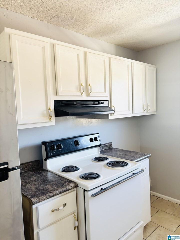 732 Avenue F #F - Photo 5 of 12