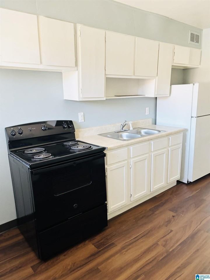 7750 Rugby Ave #D - Photo 6 of 9