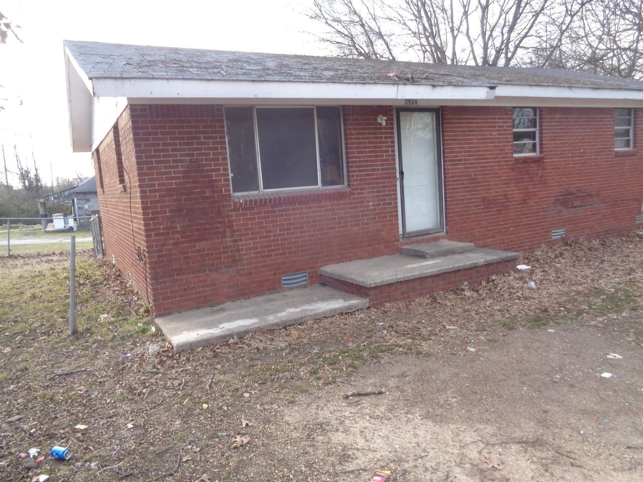 3924 Sanders St - Photo 2 of 15