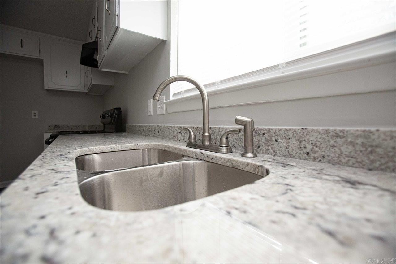 1818 Joyce Ct - Photo 5 of 12