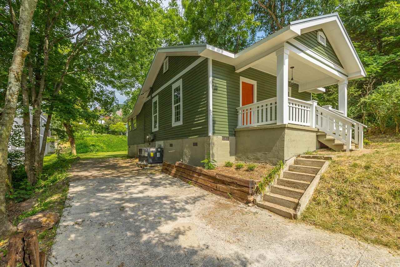 671 Tremont Pl - Photo 3 of 26