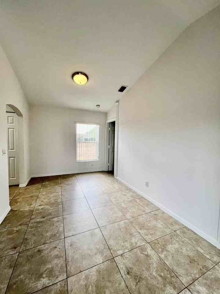 6480 Nw Volucia Dr - Photo 7 of 17